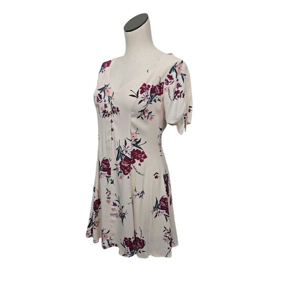 ASTR The Label Women Short Sleeve Floral V-Neck Viscose Dress Size Small - Picture 7 of 13